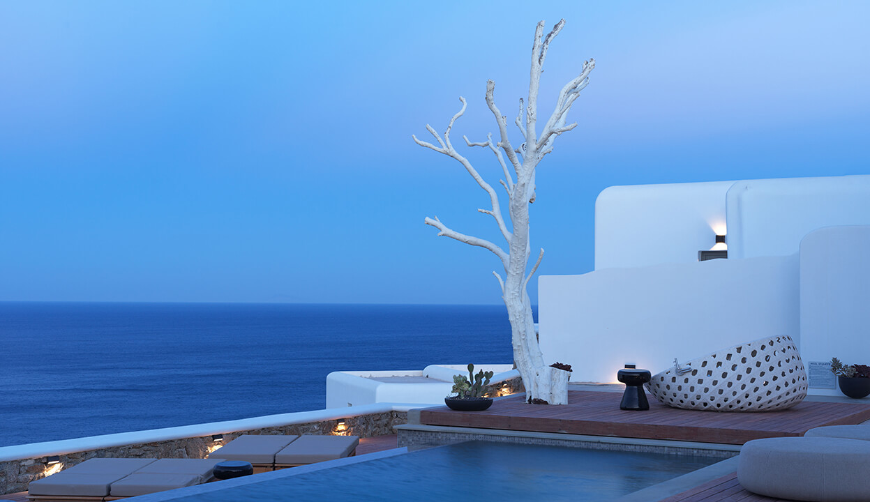 Mykonos Unveiled - Amyth of Mykonos Super Paradise by Mako.com